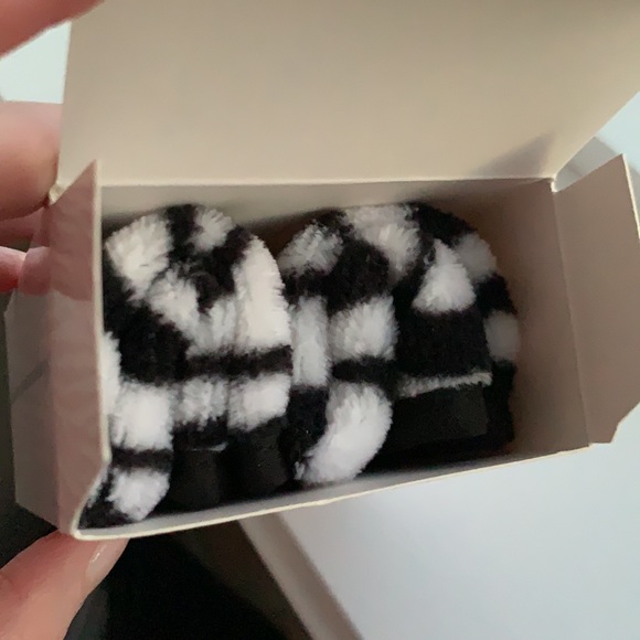 🆕 2 Make-up Removing Cloths - Picture 4 of 4